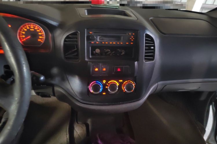 Used FORTHING Lingzhi 2016 V3 1.5L 7-Seater Luxury Model China V Emission Standard Audio And AC Panel