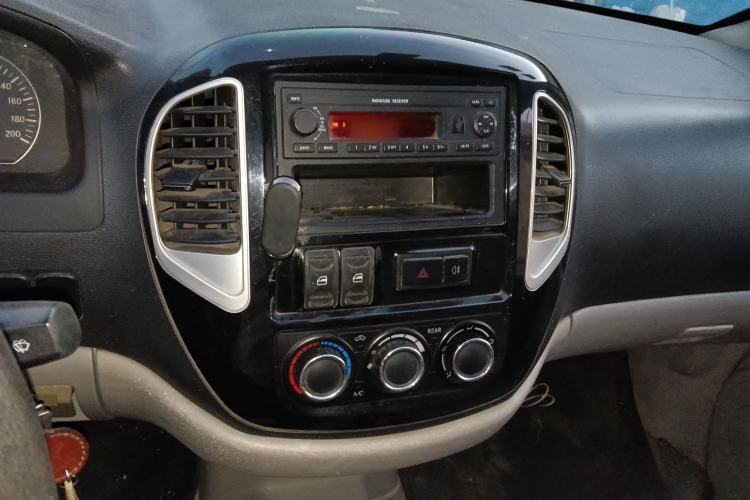 Used FORTHING Lingzhi 2016 M3L 1.6L 7-Seater Comfort Model Audio And AC Panel