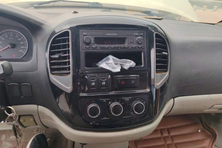 Used FORTHING Lingzhi 2016 M3L 1.6L 7-Seater Comfort Model Audio And AC Panel