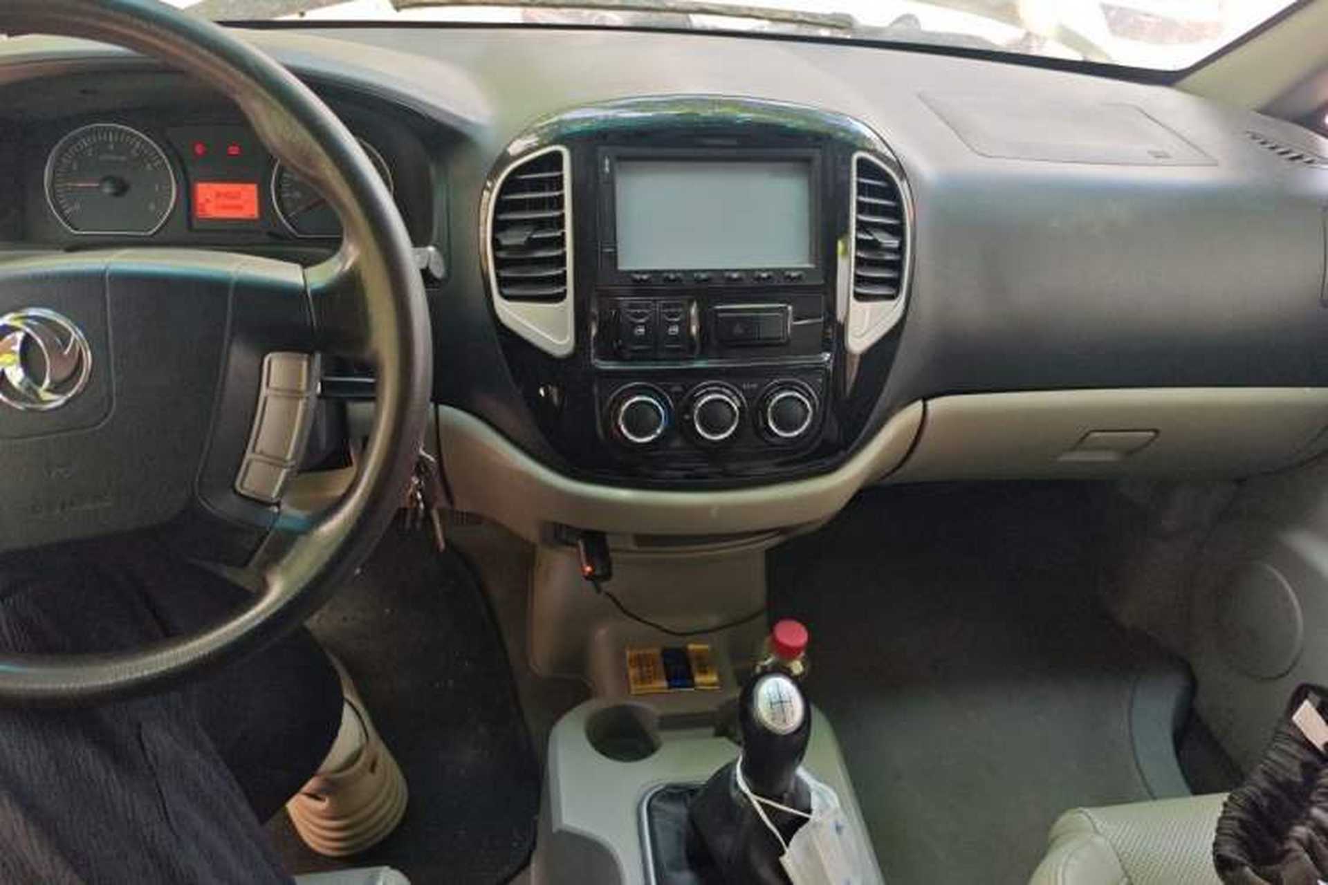 Used FORTHING Lingzhi 2016 M3 1.6L 7-Seater Luxury Model China V Standard Audio And AC Panel