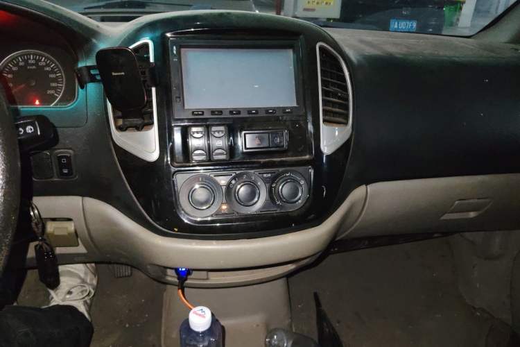 Used FORTHING Lingzhi 2016 M3L 1.6L 7-Seater Luxury Model Audio And AC Panel