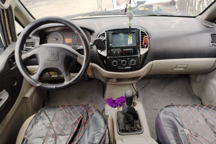 Used FORTHING Lingzhi 2016 M3L 1.6L 7-Seater Comfort Model Center Console