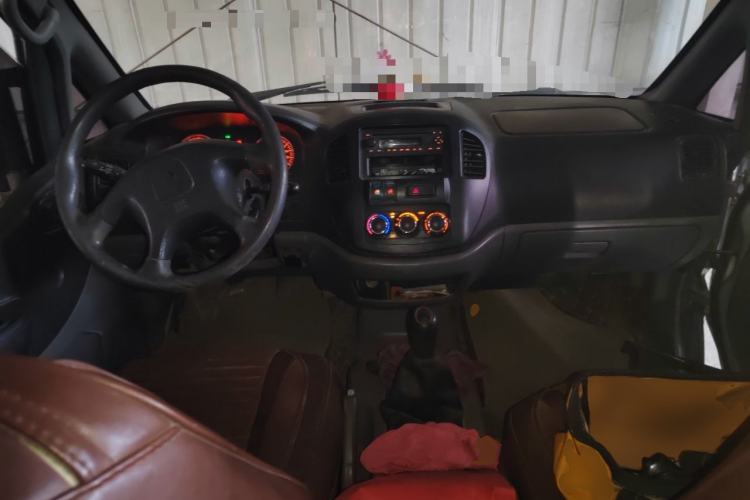 Used FORTHING Lingzhi 2016 V3 1.5L 7-Seater Luxury Model China V Emission Standard Center Console