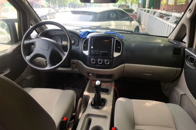 Used FORTHING Lingzhi 2016 V3 1.5L 7-Seater Comfort Model China IV Standard Center Console