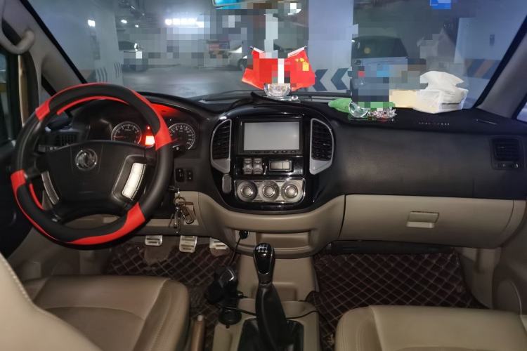 Used FORTHING Lingzhi 2016 M3 1.6L 7-Seater Comfort Model China IV Standard Center Console