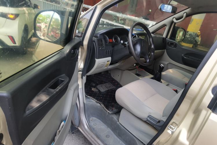 Used FORTHING Lingzhi 2016 V3 1.5L 7-Seater Comfort Model China IV Standard Driver Seat