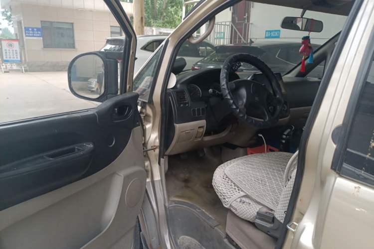 Used FORTHING Lingzhi 2016 M3L 1.6L 7-Seater Comfort Model Driver Seat