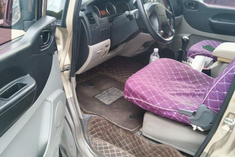 Used FORTHING Lingzhi 2016 V3 1.5L 7-Seater Luxury Model China IV Standard Driver Seat