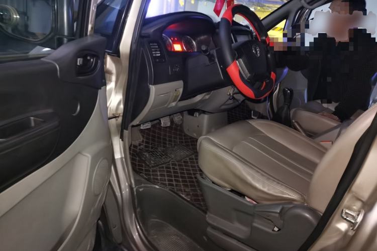 Used FORTHING Lingzhi 2016 M3 1.6L 7-Seater Comfort Model China IV Standard Driver Seat