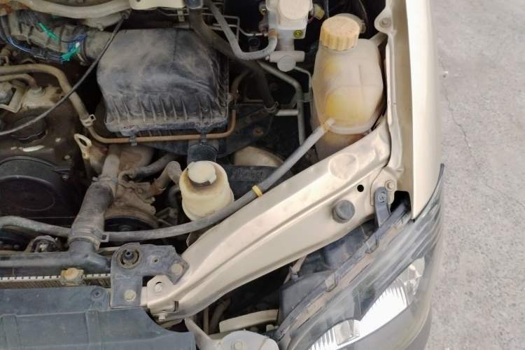 Used FORTHING Lingzhi 2016 M3L 1.6L 7-Seater Comfort Model Engine Bay Left