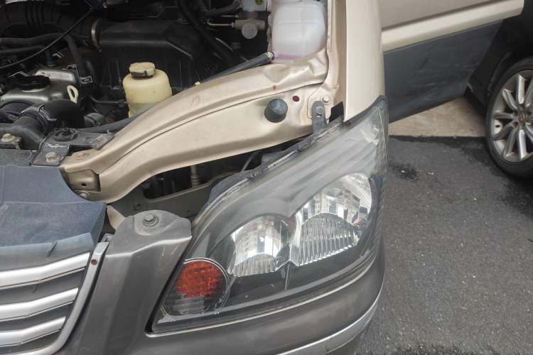 Used FORTHING Lingzhi 2016 M3L 1.6L 7-Seater Luxury Model Engine Bay Left