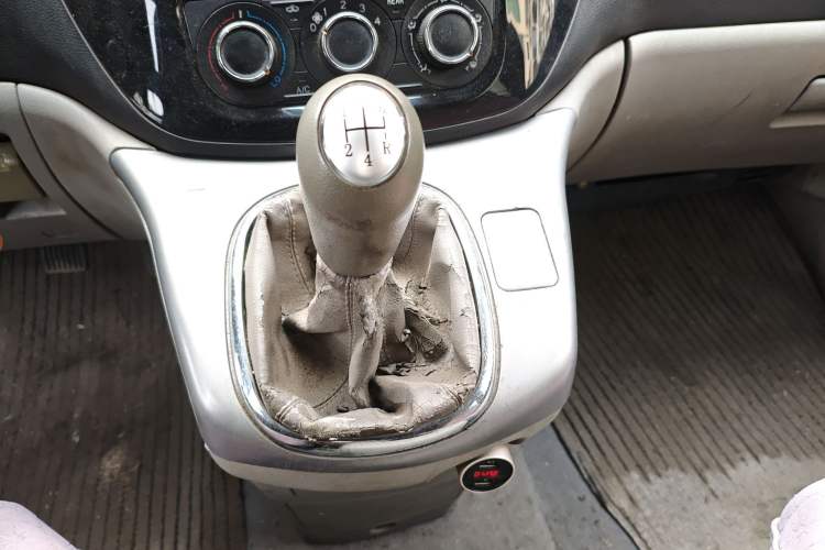 Used FORTHING Lingzhi 2016 M5 2.0L 7-seat Long-wheelbase Standard Model Gear Lever
