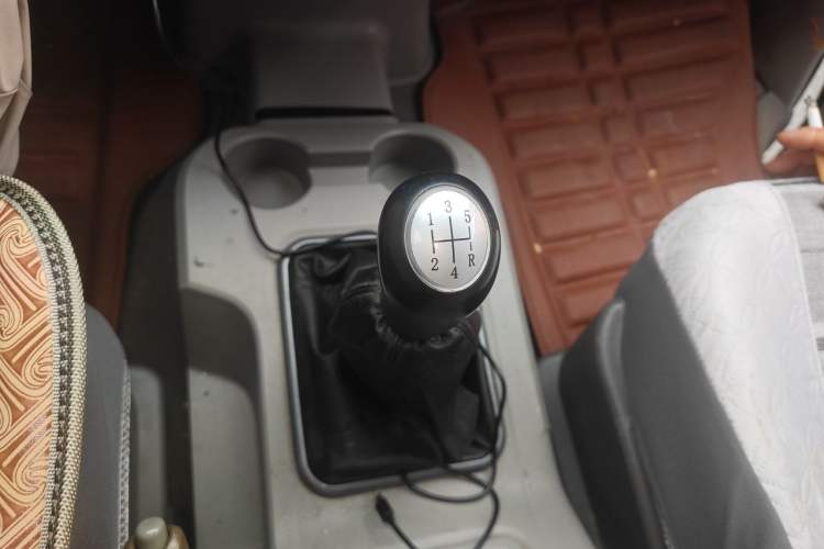 Used FORTHING Lingzhi 2016 M3L 1.6L 7-Seater Luxury Model Gear Lever