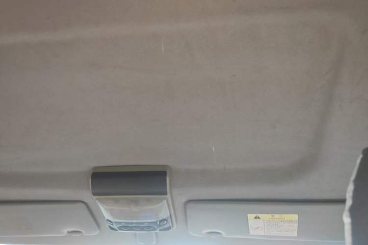 Used FORTHING Lingzhi 2016 M3L 1.6L 7-Seater Luxury Model Headliner