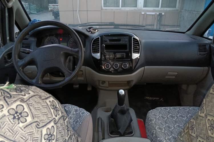 Used FORTHING Lingzhi 2016 M3L 1.6L 7-Seater Comfort Model Interior 2
