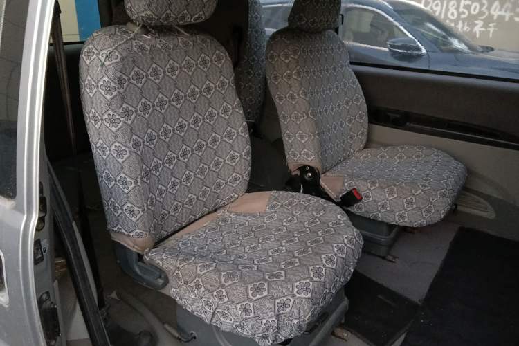 Used FORTHING Lingzhi 2016 M3L 1.6L 7-Seater Comfort Model Interior 4