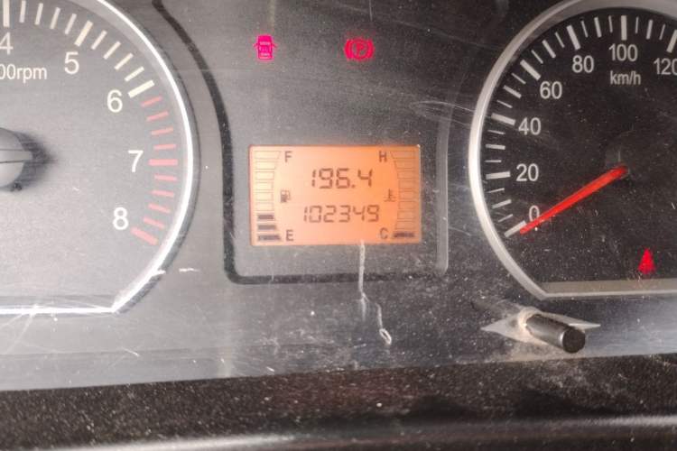 Used FORTHING Lingzhi 2016 M3L 1.6L 7-Seater Comfort Model Odometer Close Up
