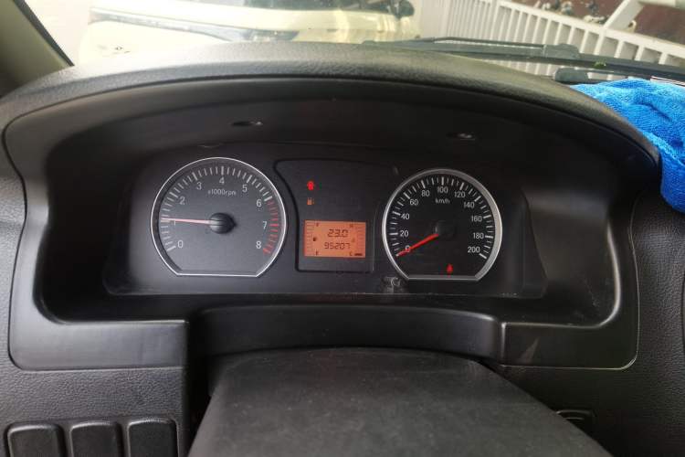 Used FORTHING Lingzhi 2016 V3 1.5L 7-Seater Comfort Model China IV Standard Odometer Close Up