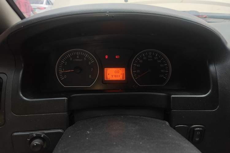 Used FORTHING Lingzhi 2016 M3L 1.6L 7-Seater Luxury Model Odometer Close Up