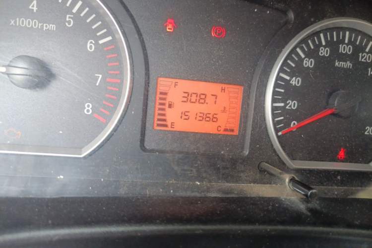 Used FORTHING Lingzhi 2016 M3L 1.6L 7-Seater Comfort Model Odometer Close Up