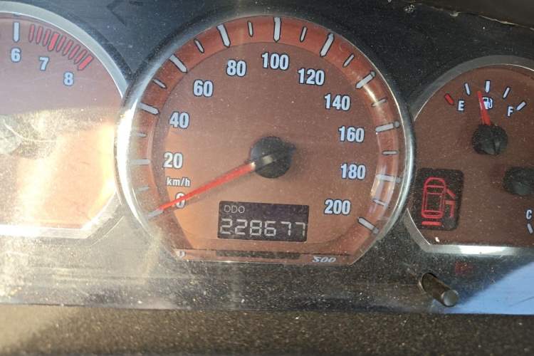 Used FORTHING Lingzhi 2016 M5 2.0L 7-seat Long-wheelbase Comfort Version Odometer Close Up