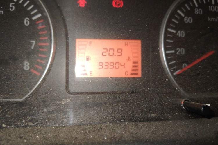 Used FORTHING Lingzhi 2016 M3L 1.6L 7-Seater Luxury Model Odometer Close Up