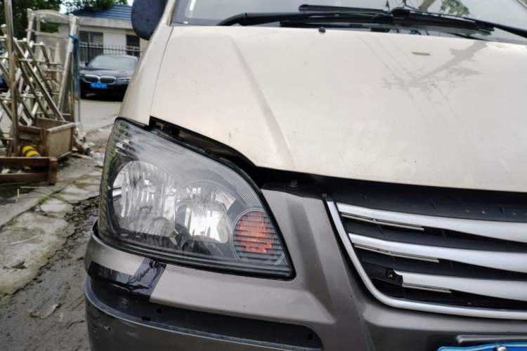 Used FORTHING Lingzhi 2016 M3L 1.6L 7-Seater Comfort Model Right Front Headlight