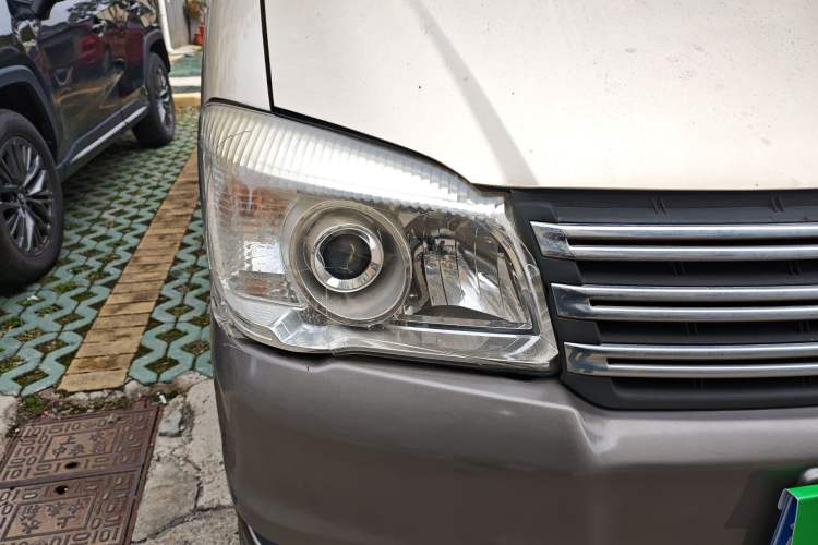 Used FORTHING Lingzhi 2016 M5 2.0L 7-seat Long-wheelbase Standard Model Right Front Headlight