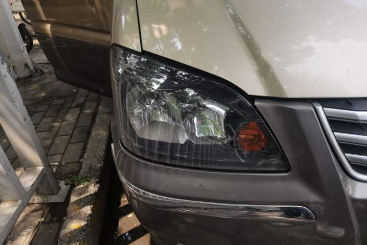 Used FORTHING Lingzhi 2016 V3 1.5L 7-Seater Comfort Model China IV Standard Right Front Headlight