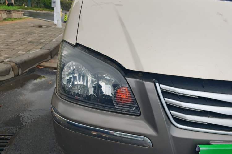 Used FORTHING Lingzhi 2016 V3 1.5L 7-Seater Luxury Model China IV Standard Right Front Headlight