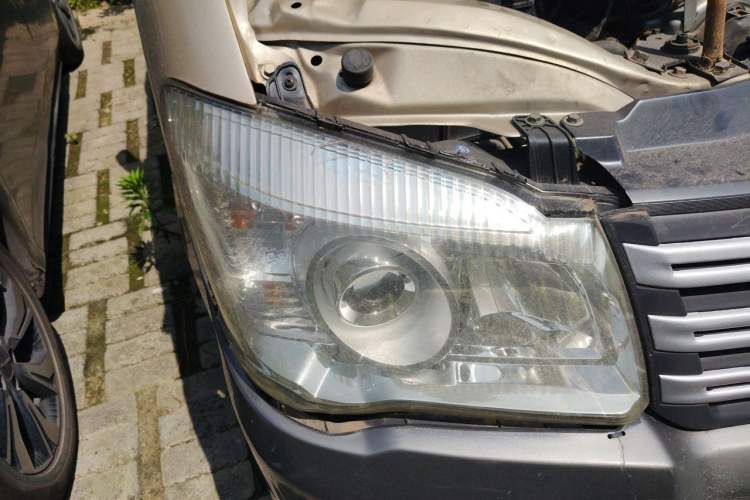 Used FORTHING Lingzhi 2016 M3 1.6L 7-Seater Standard Model China V Emission Standard Right Front Headlight