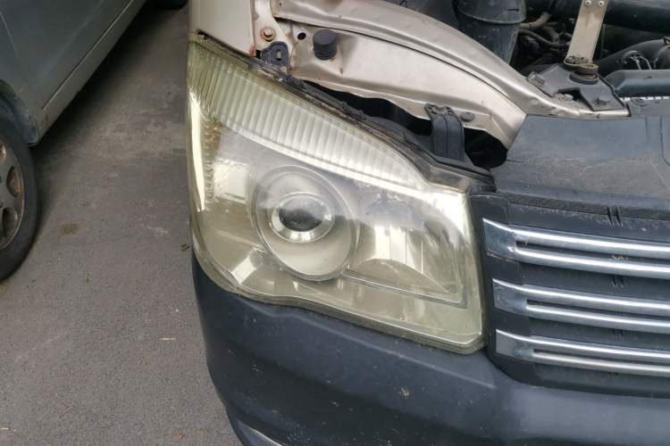 Used FORTHING Lingzhi 2016 M5 2.0L 7-seat Long-wheelbase Comfort Version Right Front Headlight
