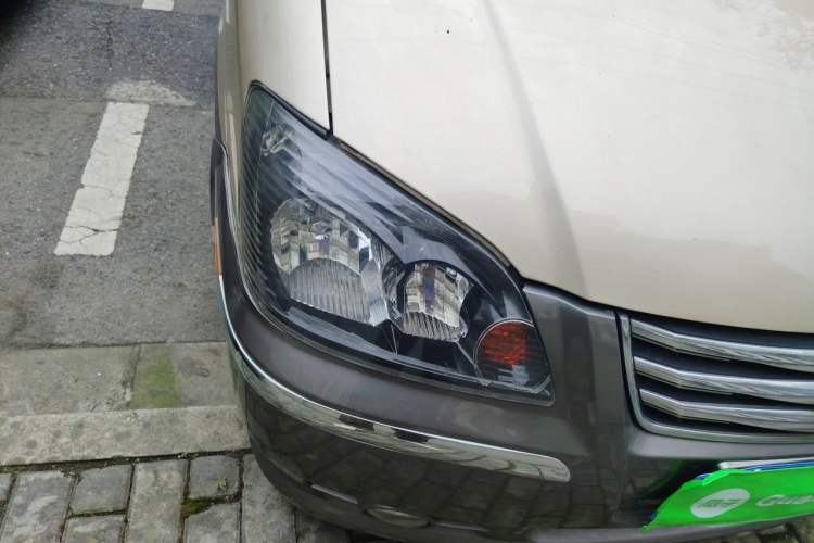 Used FORTHING Lingzhi 2016 M3L 1.6L 7-Seater Comfort Model Right Front Headlight