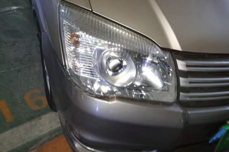 Used FORTHING Lingzhi 2016 M3 1.6L 7-Seater Comfort Model China IV Standard Right Front Headlight