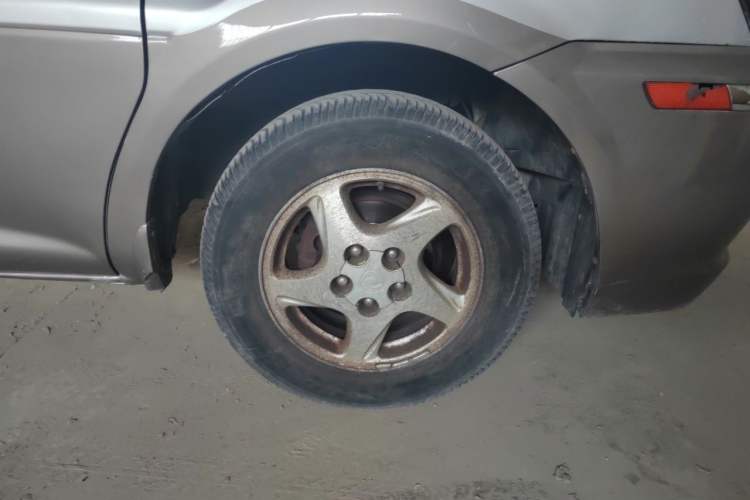 Used FORTHING Lingzhi 2016 V3 1.5L 7-Seater Luxury Model China V Emission Standard Right Front Wheel Hub