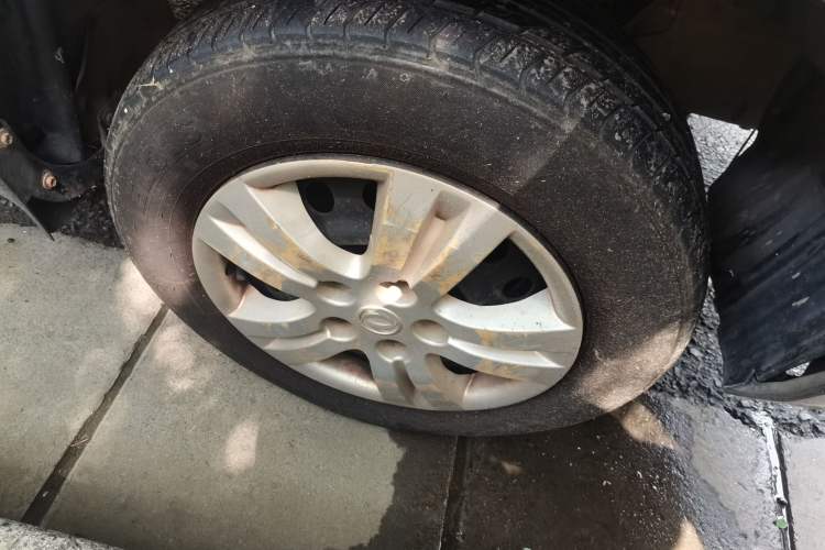 Used FORTHING Lingzhi 2016 V3 1.5L 7-Seater Comfort Model China IV Standard Right Front Wheel Hub
