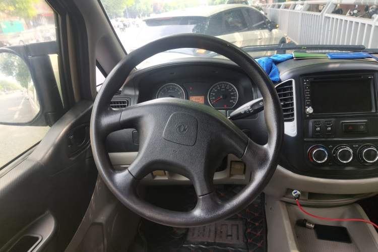 Used FORTHING Lingzhi 2016 V3 1.5L 7-Seater Comfort Model China IV Standard Steering Wheel