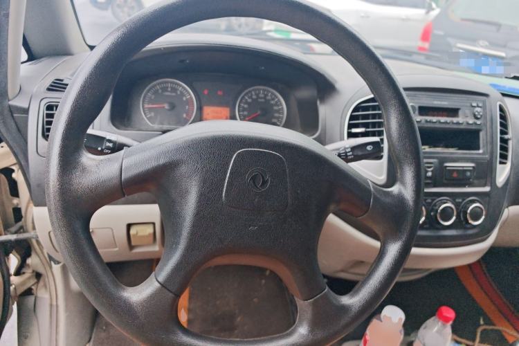 Used FORTHING Lingzhi 2016 V3 1.5L 7-Seater Luxury Model China IV Standard Steering Wheel