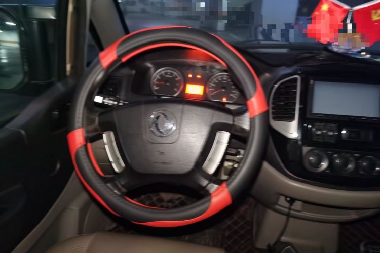 Used FORTHING Lingzhi 2016 M3 1.6L 7-Seater Comfort Model China IV Standard Steering Wheel