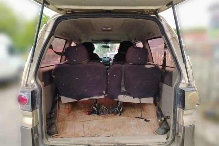 Used FORTHING Lingzhi 2016 M3L 1.6L 7-Seater Comfort Model Trunk