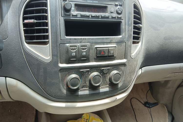 Used FORTHING Lingzhi 2016 M3L 1.6L 9-Seater Standard Model Audio And AC Panel