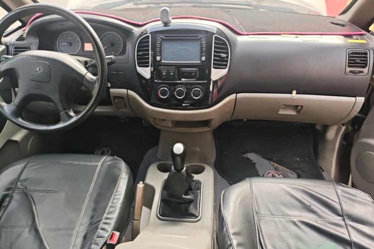 Used FORTHING Lingzhi 2016 M3L 1.6L 7-Seater Comfort Model Center Console