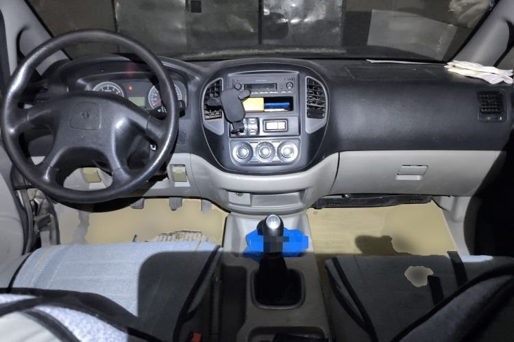 Used FORTHING Lingzhi 2016 V3 1.5L 7-Seater Comfort Model China V Standard Center Console