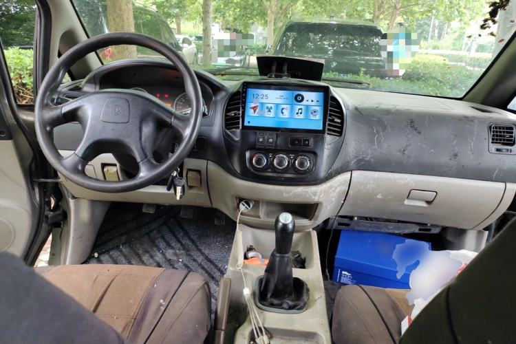 Used FORTHING Lingzhi 2016 V3 1.5L 7-Seater Standard Model China V Emission Standard Center Console