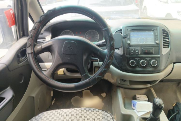 Used FORTHING Lingzhi 2016 M3L 1.6L 7-Seater Standard Model Center Console