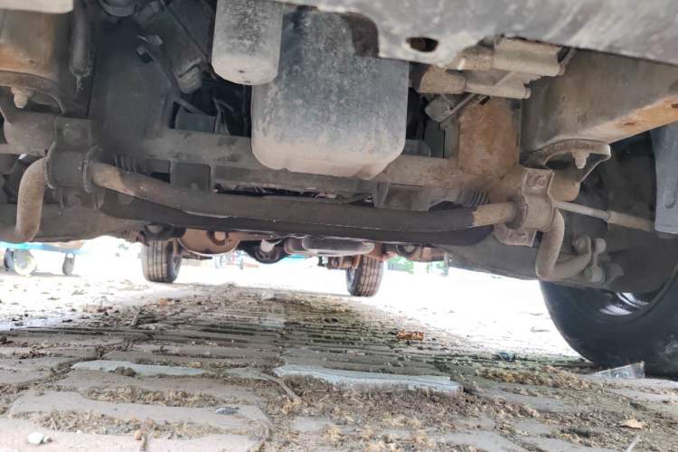 Used FORTHING Lingzhi 2016 V3 1.5L 7-Seater Standard Model China V Emission Standard Chassis Front