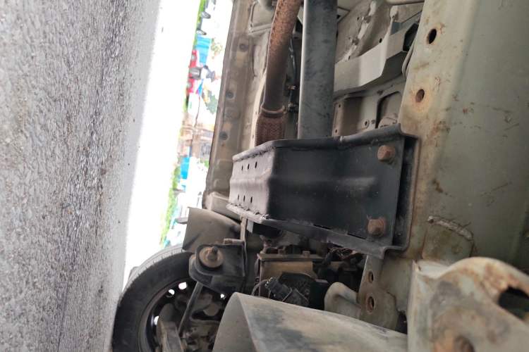Used FORTHING Lingzhi 2016 M3L 1.6L 7-Seater Standard Model Chassis Front Right