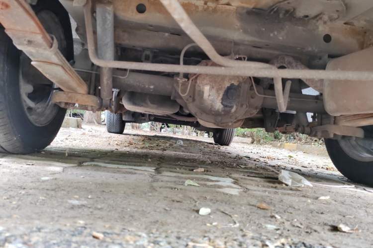 Used FORTHING Lingzhi 2016 V3 1.5L 7-Seater Standard Model China V Emission Standard Chassis Rear