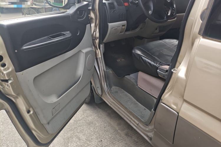 Used FORTHING Lingzhi 2016 M3L 1.6L 7-Seater Comfort Model Driver Seat