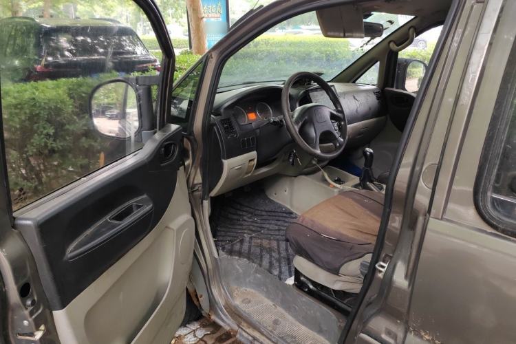 Used FORTHING Lingzhi 2016 V3 1.5L 7-Seater Standard Model China V Emission Standard Driver Seat